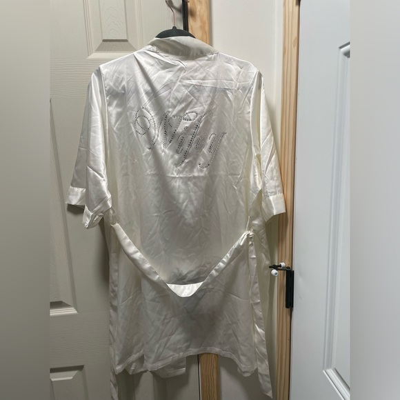 WIFEY robe - Picture 2 of 5